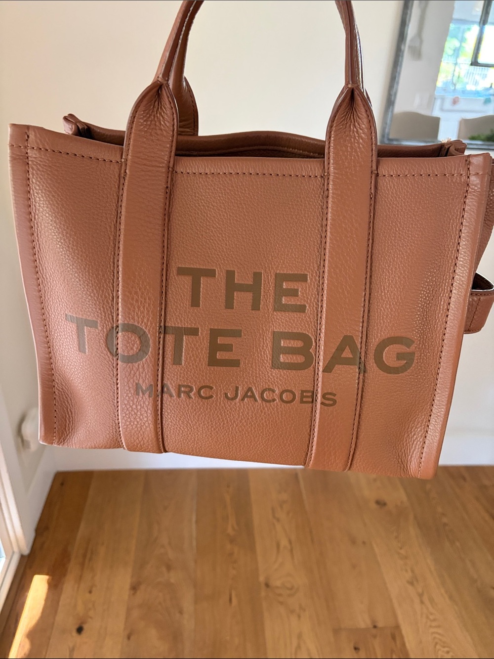 Marc Jacobs The Tote Bag in Warm Tan Leather with Logo